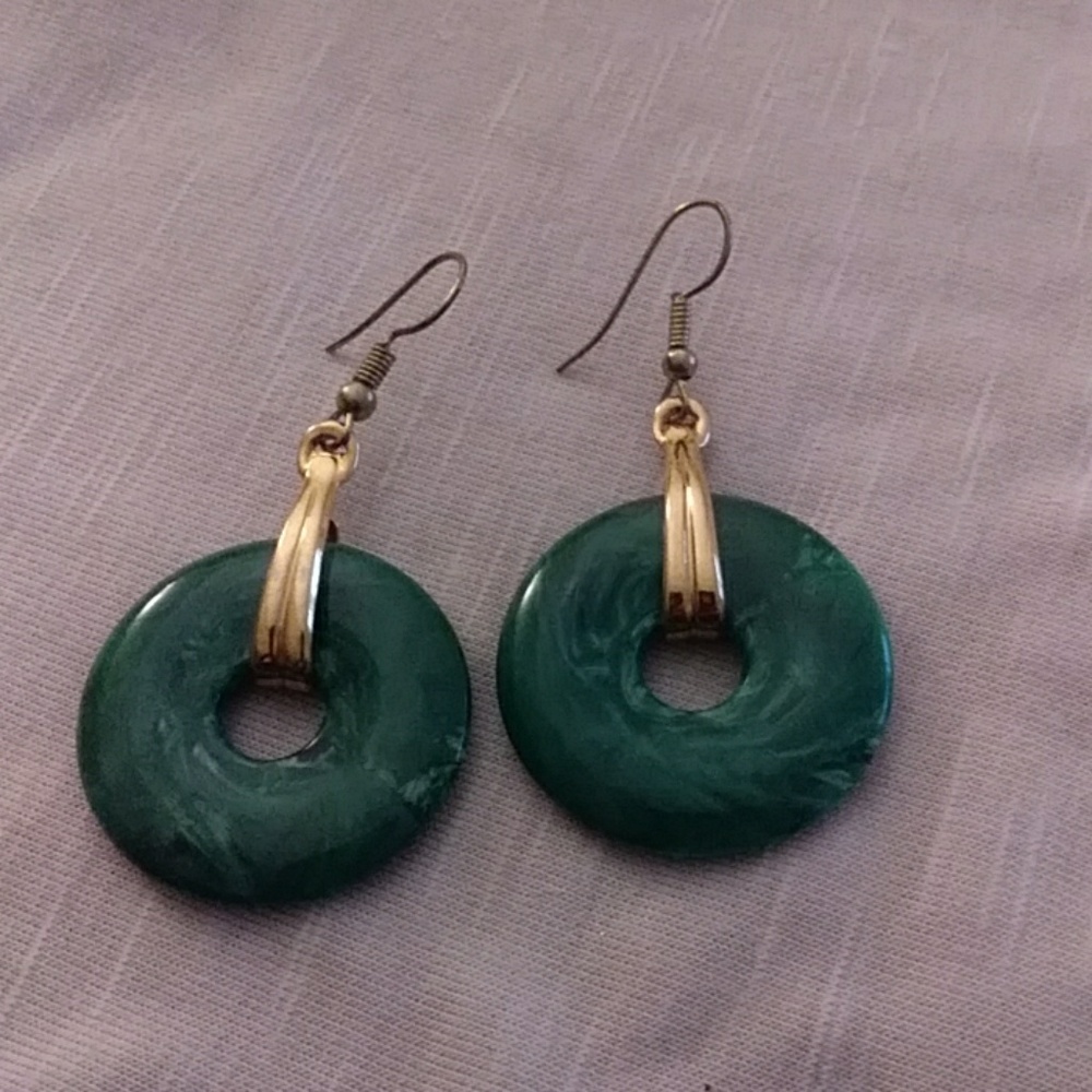 Emerald color earrings